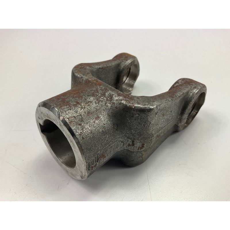 Weasler 800-3523 35 Series Yoke 1-7/16'' With Round Keyway Bore & Set Screw