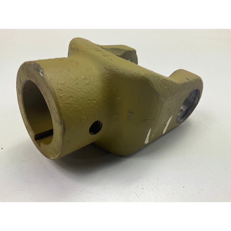 Weasler 800-6728 AB7N 1-3/4'' Yoke Round With Keyway Bore & Setscrew Connection