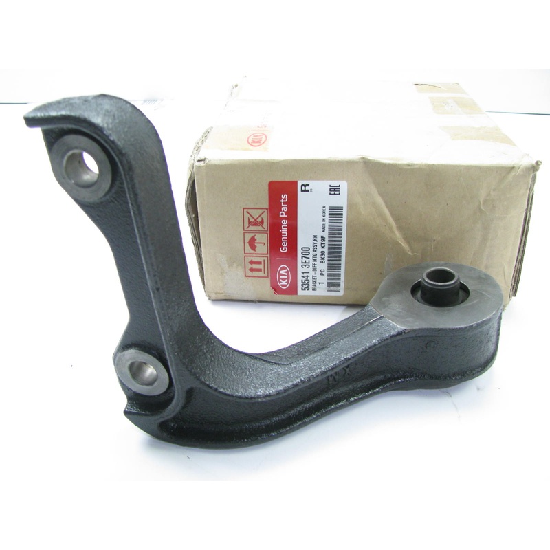 Right Side Differential Mount Bracket OEM For 2007-2008 Kia Sorento 535413E700