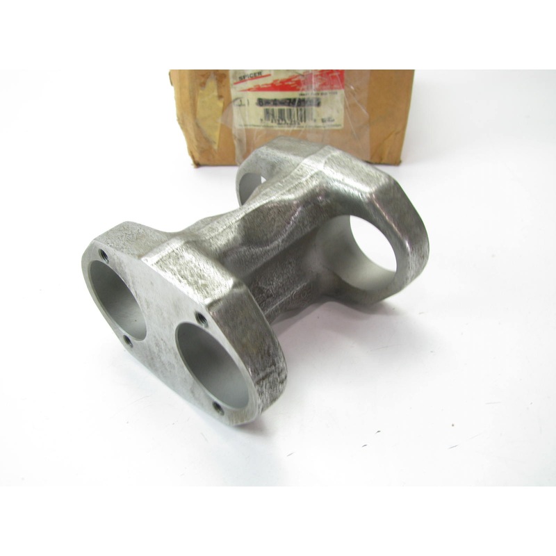 Spicer 5-26-627 Center Yoke - 3'' Center To Center - 5-5/16'' X 5-5/16''