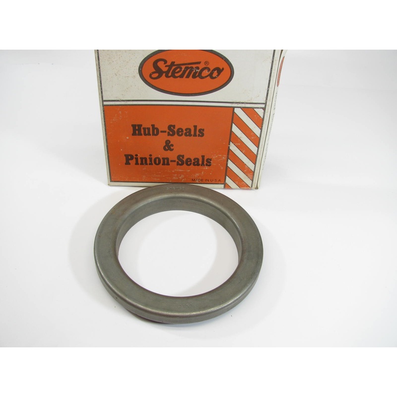 Stemco 315-1517 Drive Axle Deflector Ring - 6.125'' OD X 4.50'' ID X .818'' Wide