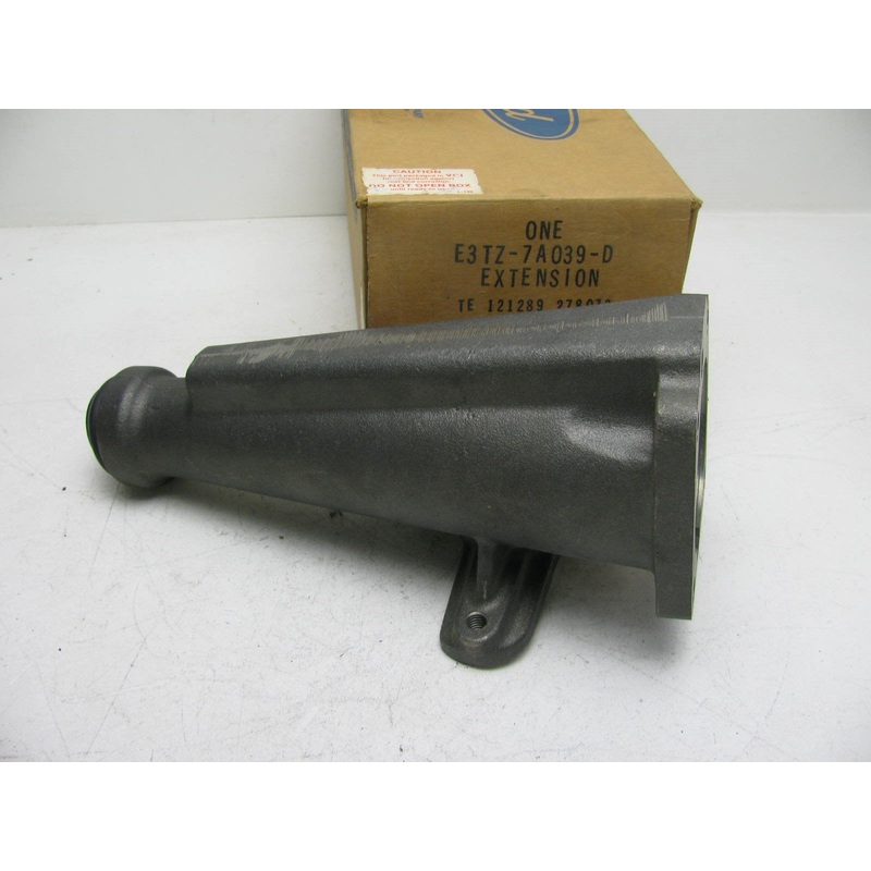 1983-1987 NEW PROCESS 4-SPEED TRANSMISSION NP435 TAILSHAFT EXTENSION HOUSING