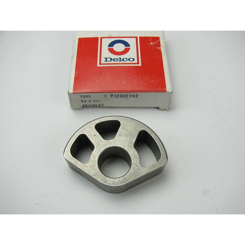 96-03 GM Chevy NV1500 5-SPD Manual Transmission Reverse Idler Gear Shaft Bracket