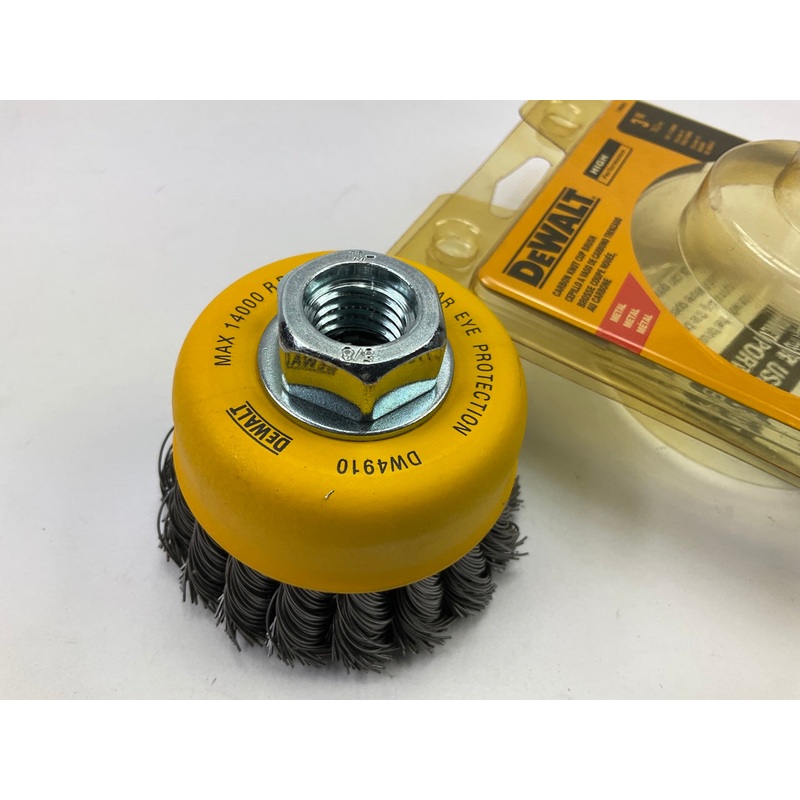 DeWalt DW4910 3'' Knotted Cup Brush / Carbon Steel 5/8''-11 Arbor .020