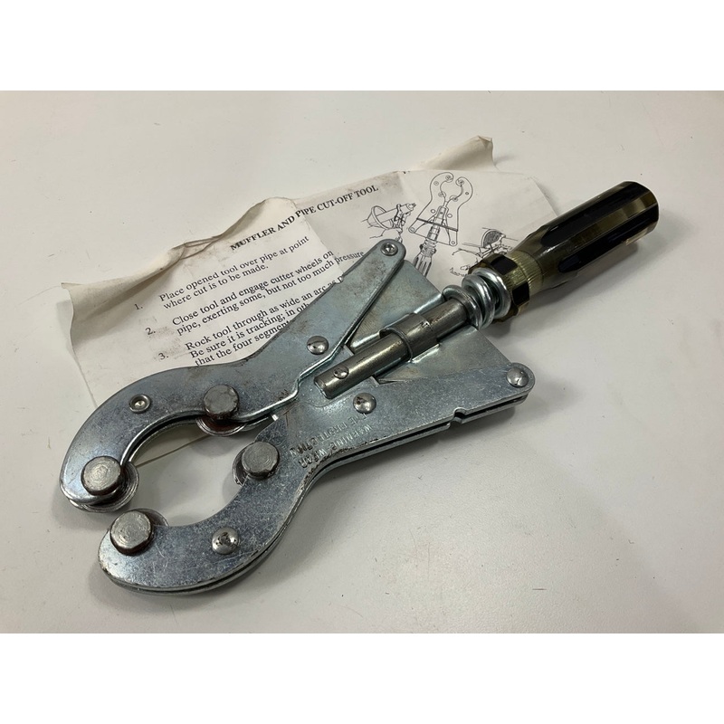 USED Tool #10 - Lisle 31500 Muffler Exhaust Cutter Tool 1-3/8''-2-1/2'' Pipe