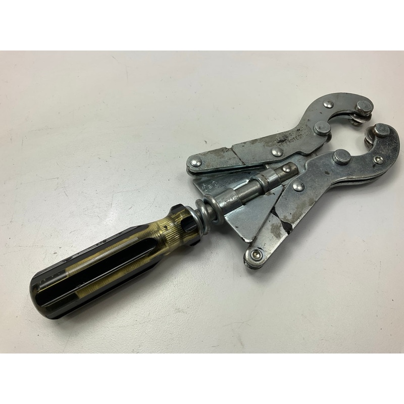 USED Tool # 11 - Lisle 31500 Muffler Exhaust Cutter Tool 1-3/8''-2-1/2'' Pipe