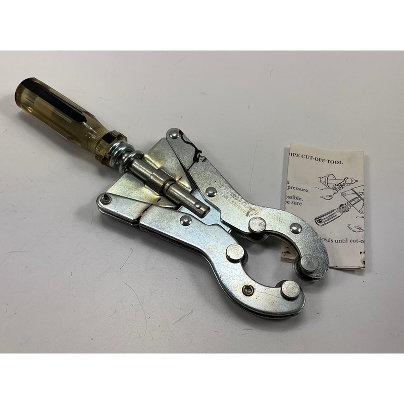 USED Tool #3 - Lisle 31500 Muffler Exhaust Cutter Tool 1-3/8''-2-1/2'' Pipe, USA