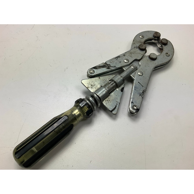 USED Tool #4 - Lisle 31500 Muffler Exhaust Cutter Tool 1-3/8''-2-1/2'' Pipe