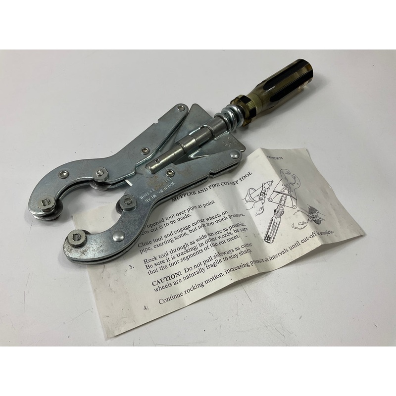 USED Tool # 8 - Lisle 31500 Muffler Exhaust Cutter Tool 1-3/8''-2-1/2'' Pipe, USA