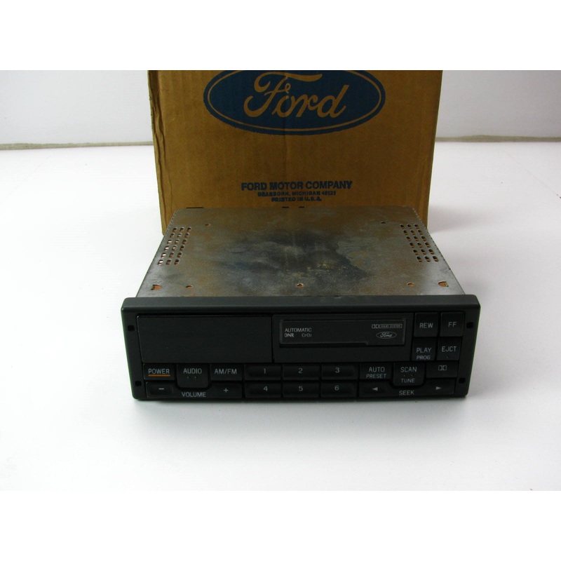 FOR PARTS / REPAIR ONLY. NON-FUNCTIONAL. OEM Ford F3DZ-18806-C Radio