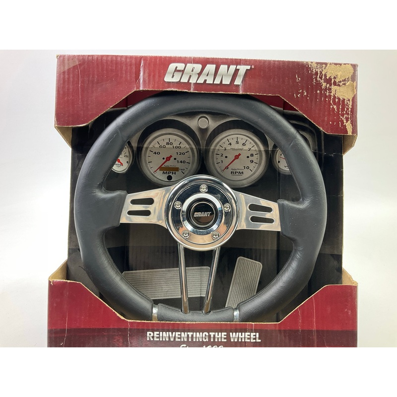COSMETIC DAMAGE Grant 457 Club Sport Steering Wheel - 13-3/4'' Diameter, 4'' Dish