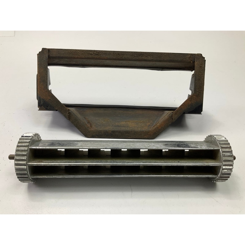 USED, Center Dash Heater HVAC Air Vent For 1970-1973 Datsun 240z