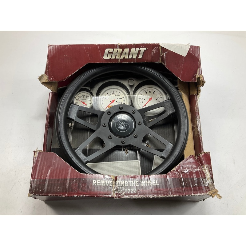 SCRATCHED - Grant 414 Steering Wheel, Challenger GT, 13-1/2'' Diameter, 3'' Dish