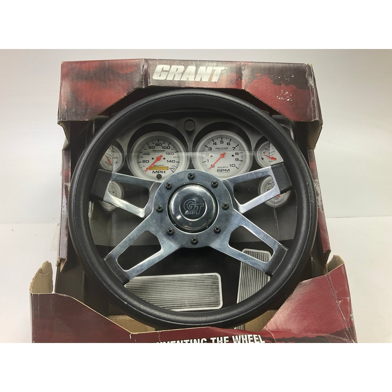 SCRATCHED - Grant 440 Challenger Chrome Steering Wheel,  13.5'' Diameter, 3'' Dish