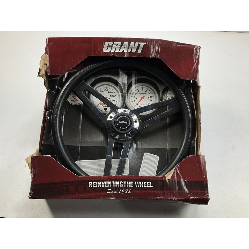 SCRATCHED Grant 990 Grant Classic 5 Steering Wheel - 14.5'' Diameter, 2-3/4'' Dish