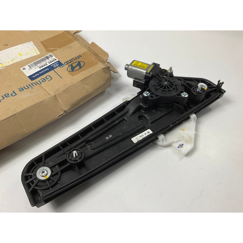 Rear Right Door Window Motor & Regulator OEM For 2012-2017 Veloster 834022V000