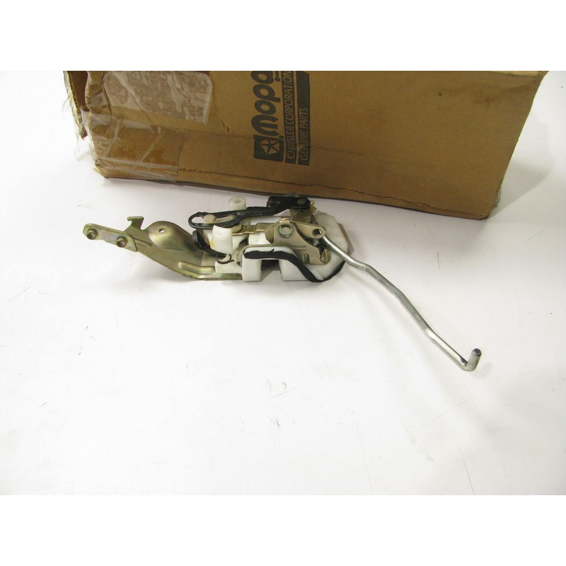 OEM  Right Front Manual Door Lock Actuator MB830412 For 93-94 Colt Mirage
