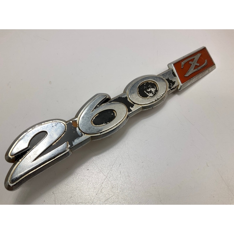 USED, AS SHOWN, Broken Pins, Fender Emblem ''260z'' 98811-N3500