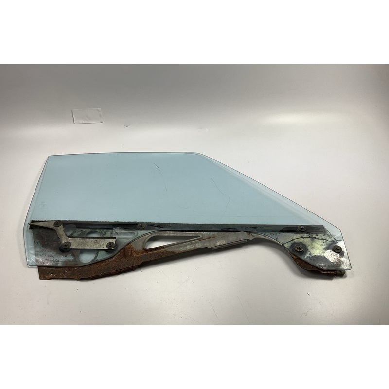 USED, HAS A SCRATCH, SEE PHOTOS Right Door Glass For 70-76 Datsun 240z 260z 280z