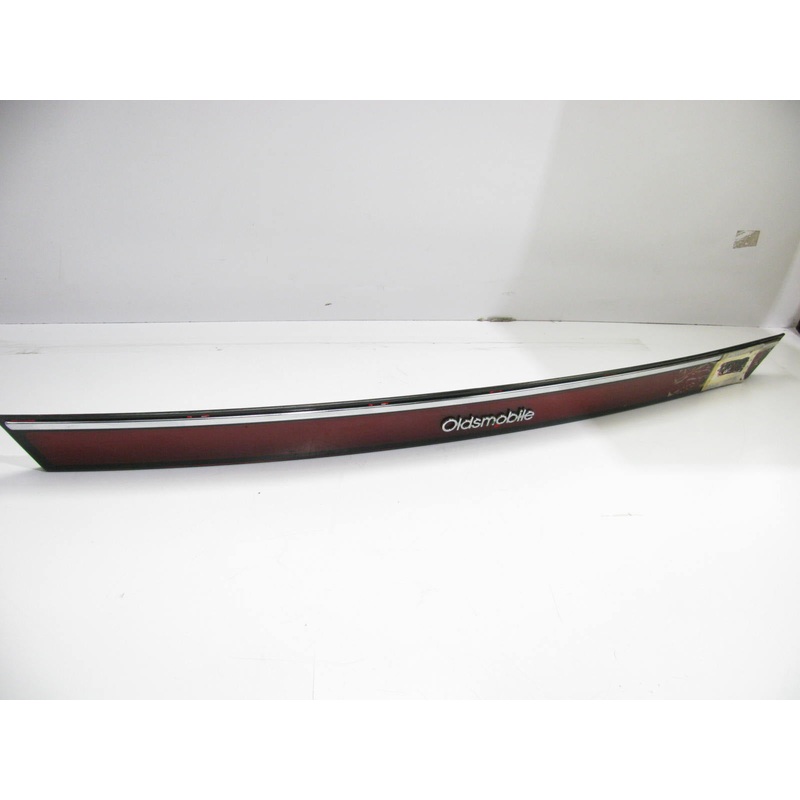 USED OEM PART 166-1524 REAR Mount Trunk Reflector For 1997 Oldsmobile Regency