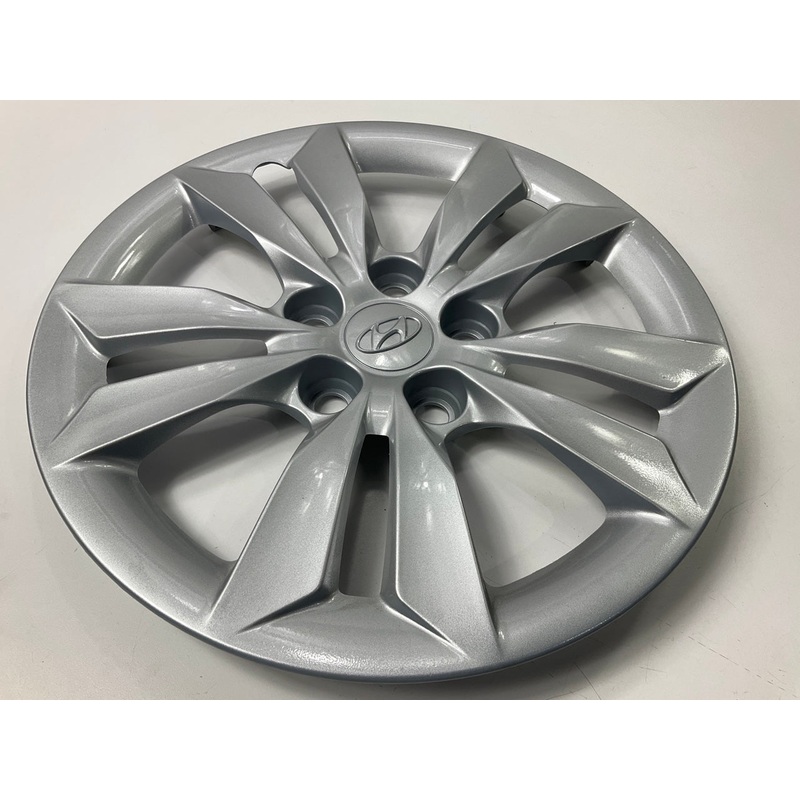 VERY LIGHTLY USED - OEM 52960-3Q010 16'' Wheel Cover Hubcap For 2011-2014 Sonata