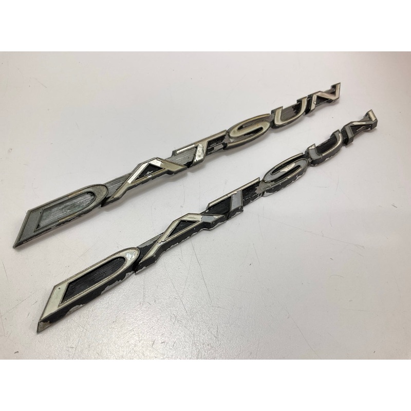 USED #502 - Fender Emblem Badge Set S30 OEM For 1970-1973 Datsun 240Z