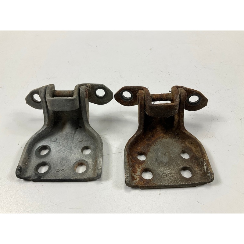 USED - Upper & Lower Door Hinge Set, Left Drivers Side For 1984-89 300zx Z31 2+2