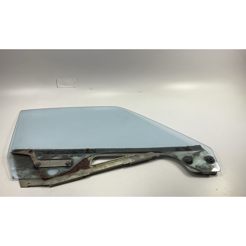 USED #15046 - Right Passengers Door Window Glass For 70-76 Datsun 240z 260z 280z